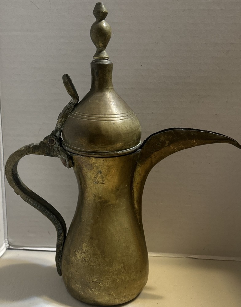 Vintage Solid Brass Middle Eastern Dallah coffee tea pot(BR)