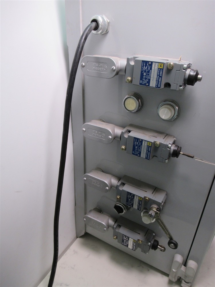 Square D Sy/Max Class 8030 Type PS-11 Programmable Controller HRK-100 Rack Unit