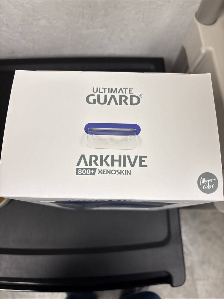 Ultimate Guard Arkhive 800+ Standard Size XenoSkin™ Blue