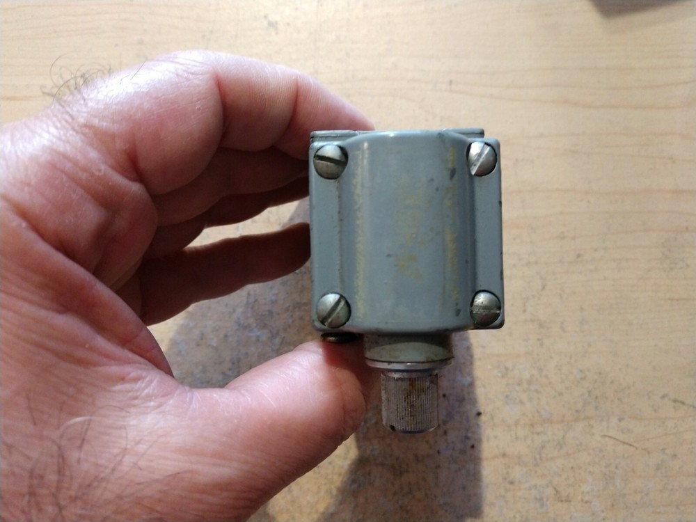 NEW SQUARE D CLASS 9007 TYPE B54C SERIES B LEVER TYPE LIMIT SWITCH