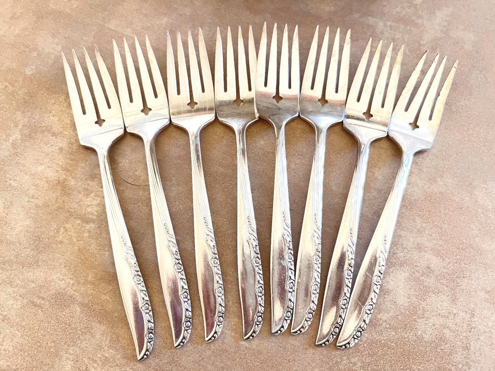55 Pcs Oneida LTD WM.A. Rogers BRITTANY ROSE Silverplate Silverware Flatware Set
