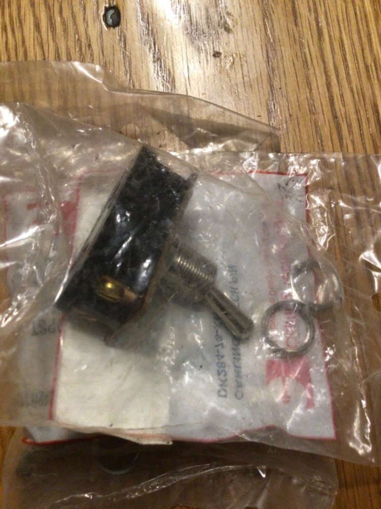 16 a/125v toggle switch for core bore M-2 rig 2800016