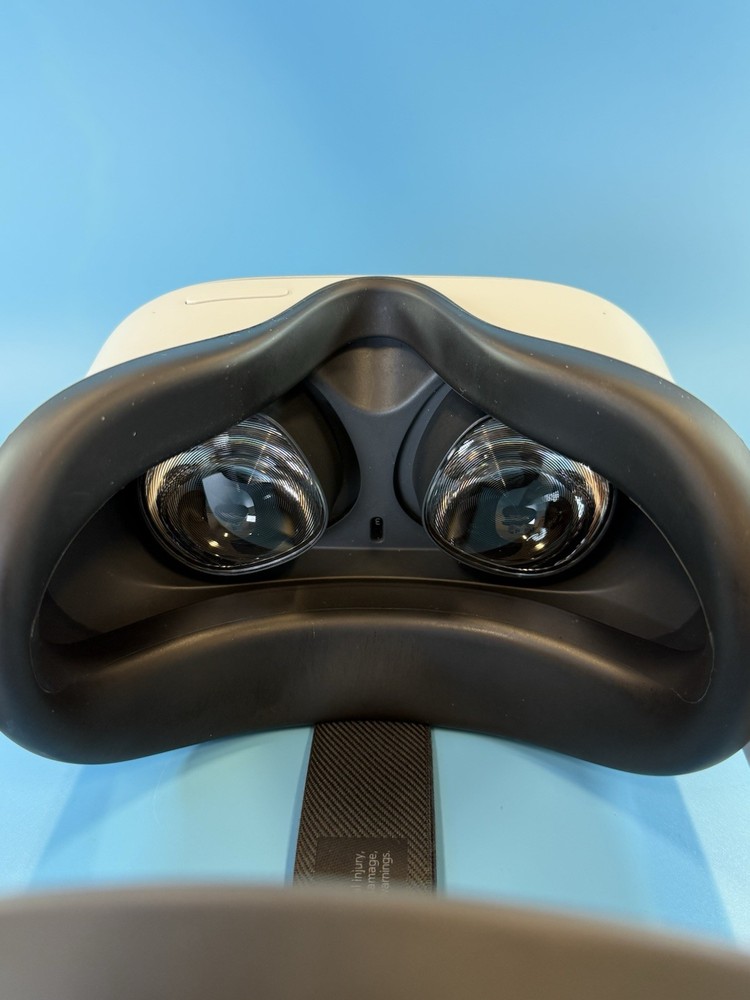 Meta Quest 2 Virtual Reality Headset KW49CM White