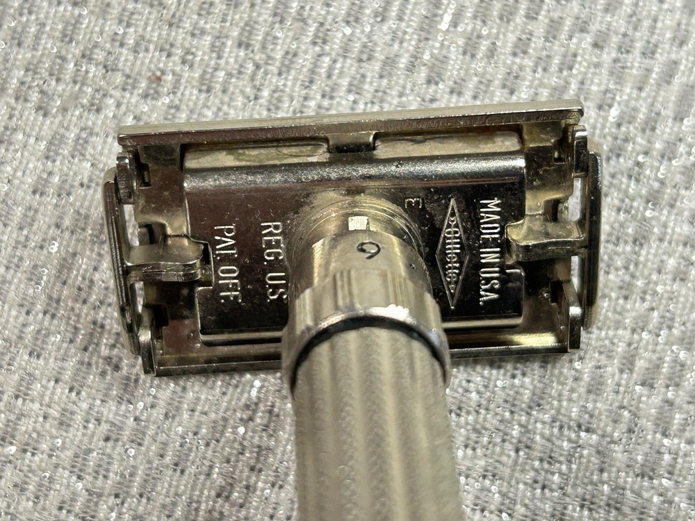 Vintage 1960s GILLETTE Adjustable Fat Boy Razor Case