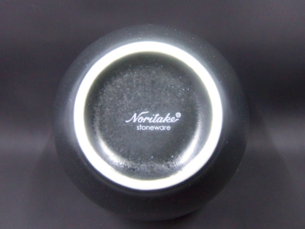 Noritake Black Bowls Flower Inside (4" diameter, 2.5" tall)