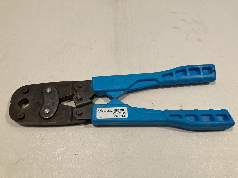 SharkBite Pex Crimp Tool Kit 865896 with PEX crimp tool kit #865896