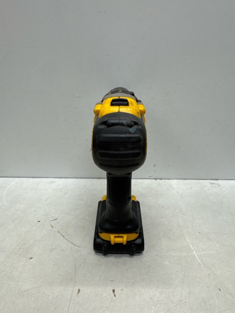 DEWALT DRILL DCD985 W/BATTERY (P03057430)