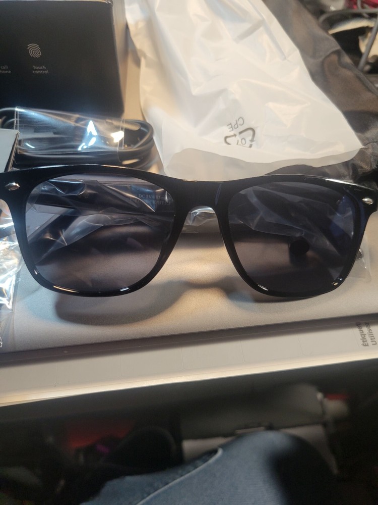 New In Box - Smart Sunglasses wireless bluetooth