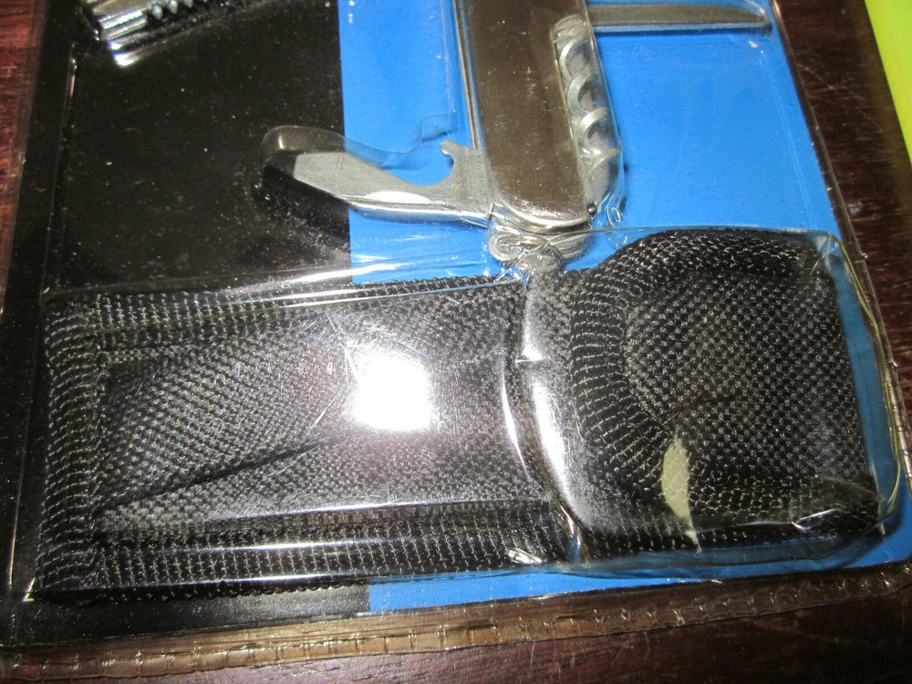 18 IN 1 MULTI-FUNCTION ARMY KNIFE WITH CARRYING CASE