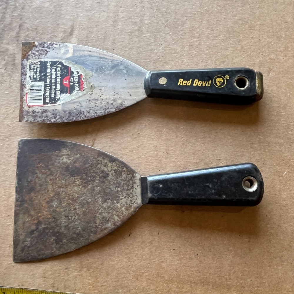 Red Devil 2 pc Putty Knife Set with 3" and 4"
