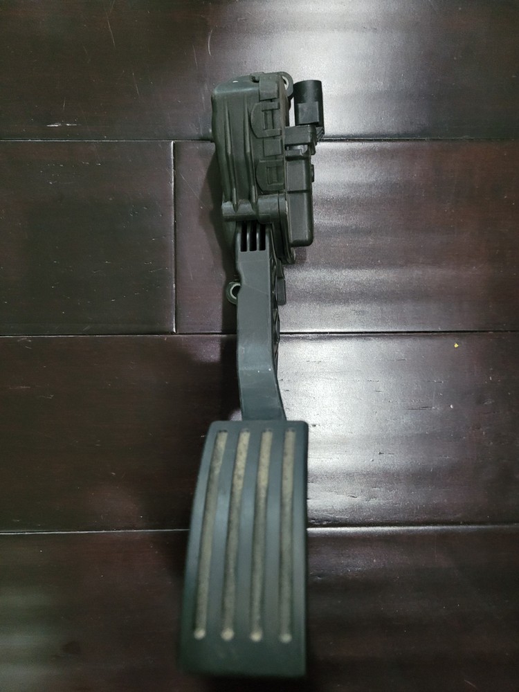 USED & Tested 2005-2011 Volvo V50 Accelerator Pedal Sensor