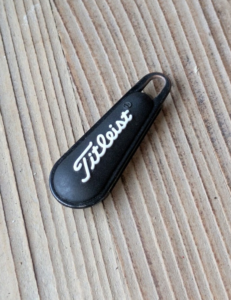 Titleist Zipper Tab Pull Titleist White Script (1)