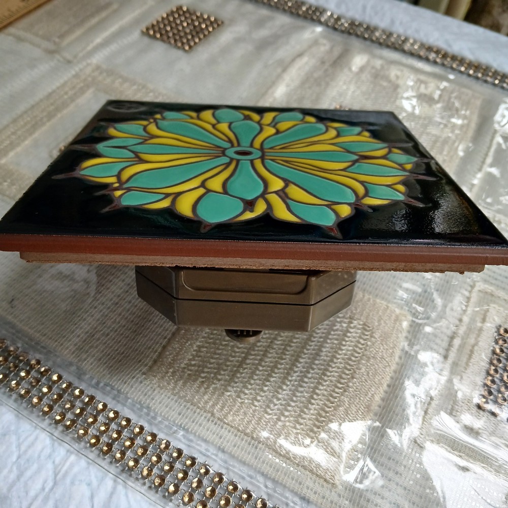 Wil Taylor Ceramic Tile - Agave Blossom 6x6in