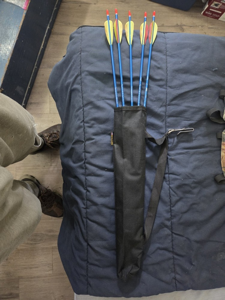 Used Genesis Compound Bow w/TruGlo Sight Starter Bundle