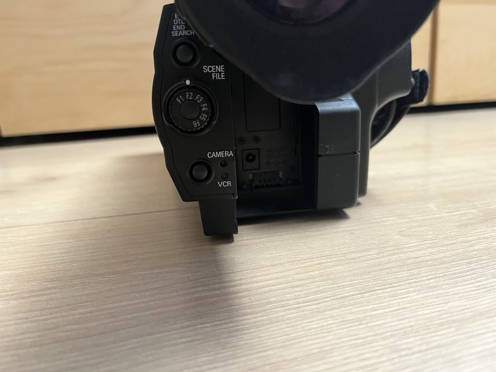 Panasonic AG-DVX100B 3CCD Professional Camcorder