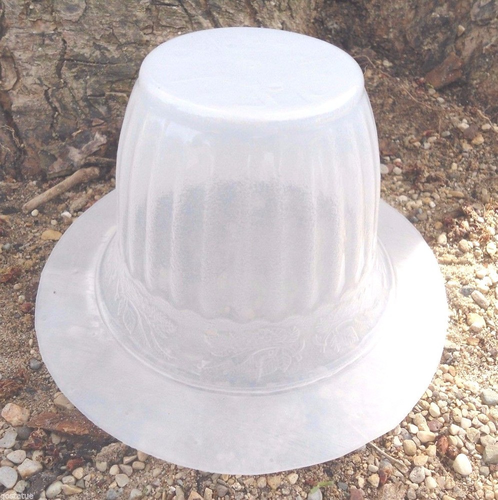Leaves riser concrete mold plaster casting plastic mould 3.75"H x 5"W at base