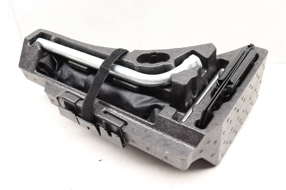 2015-2024 PORSCHE MACAN - TOOL KIT 95B012109A