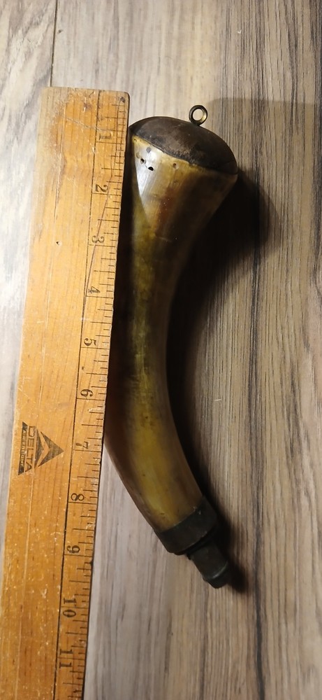 Muzzleloader or black powder curved powder horn lot 1