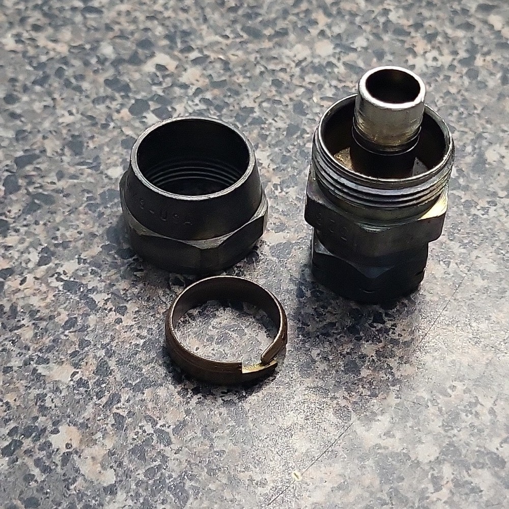 BINKS 3/4" x 1-1/2" 1328 Hose Connection