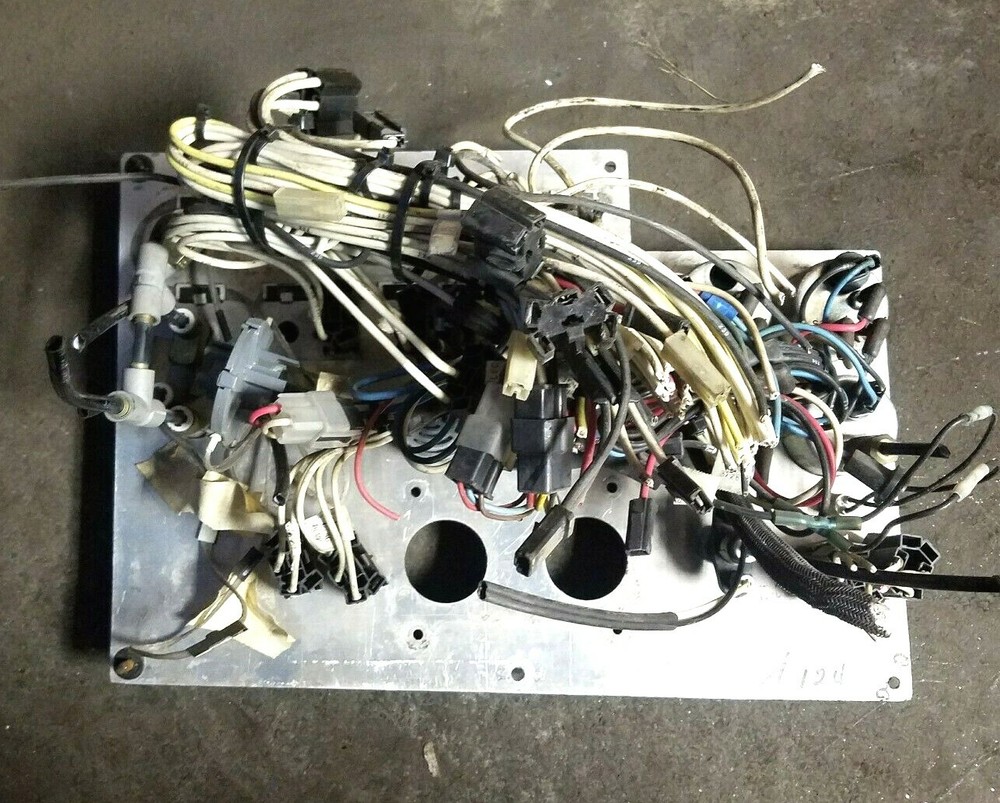 FREIGHTLINER COLUMBIA CENTURY CLUSTER DASH PANEL