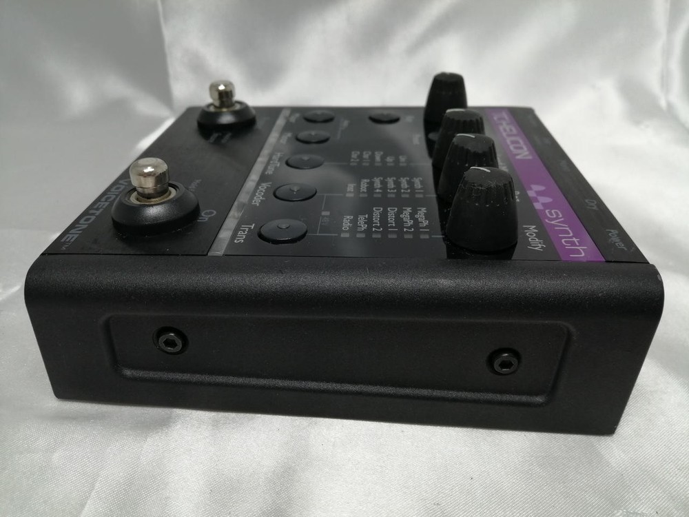 TC-HELICON VOICETONE SYNTH Vocal Effects Processor Vocoder Autotune Stompbox