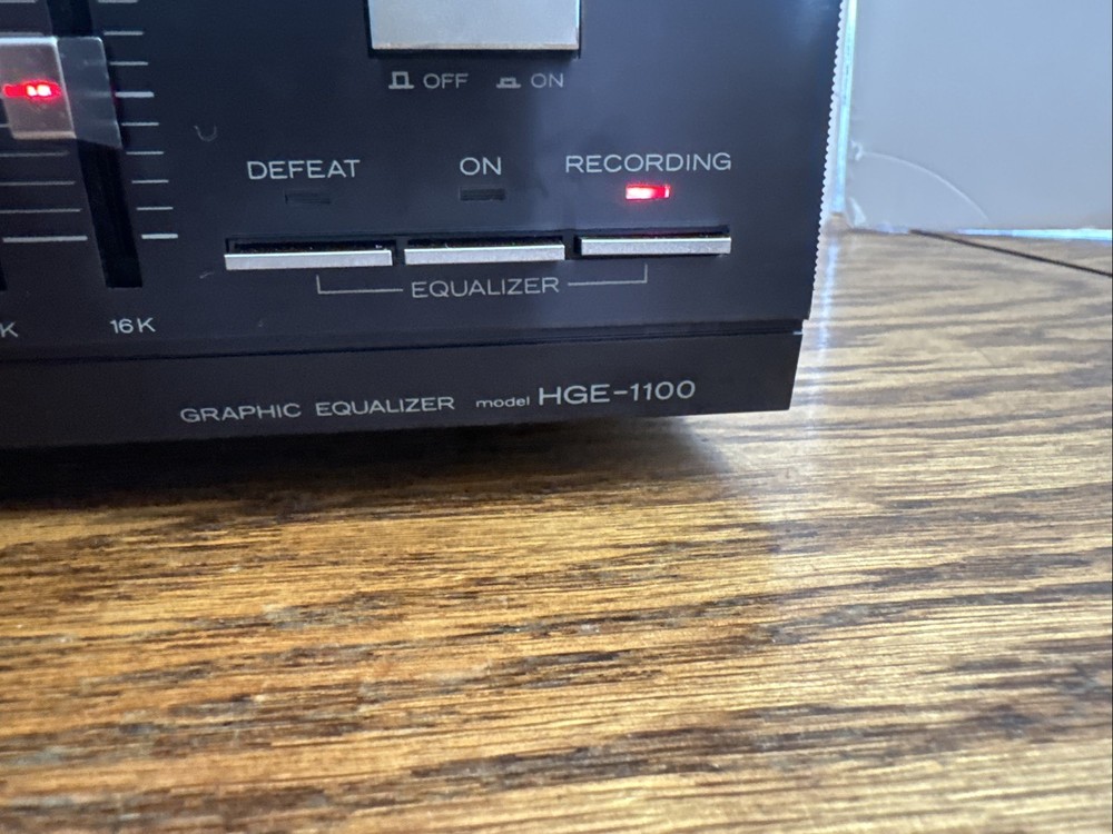 Hitachi HGE-1100 Graphic Equalizer Tested And Fully Functional.