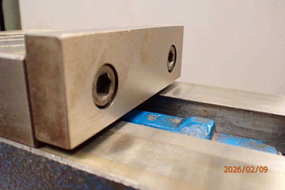 LOT M9: KURT D40 MILLING MILL MACHINE VISE