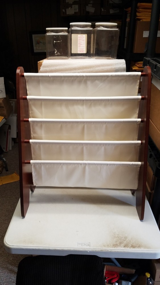 Cloth Magazine/Book Rack (C)