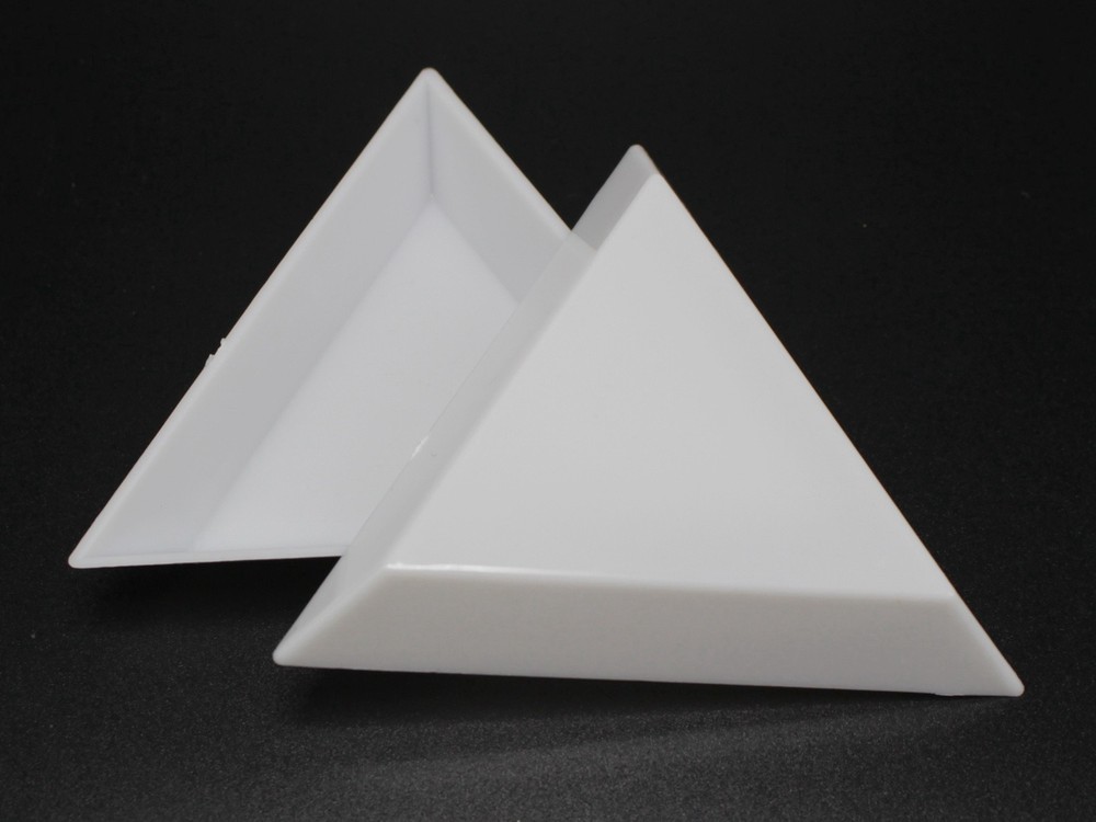 20 White Plastic Triangular Beads Sorting Trays 75mm Storage Container For Craft