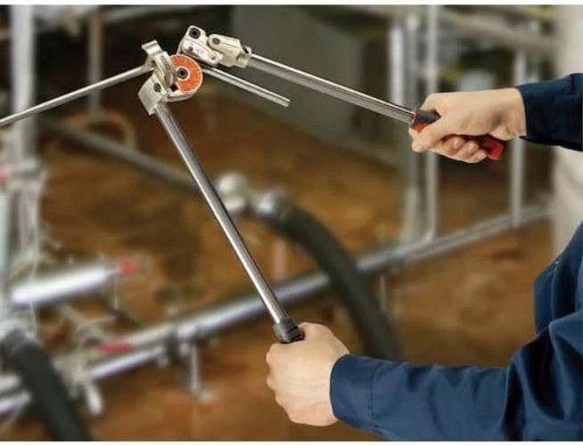 Carbon Steel Pipe Bender with Dual Handles for Enhanced Leverage and Control