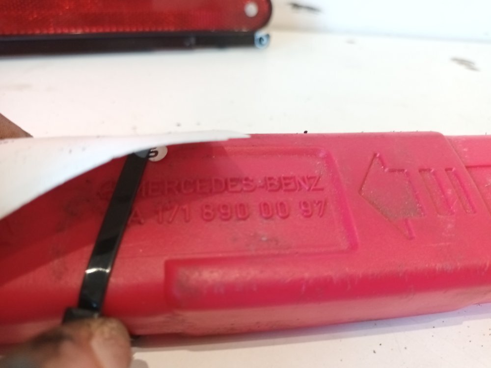 Mercedes B Class 2015 Hazard warning triangle with container A1718900097