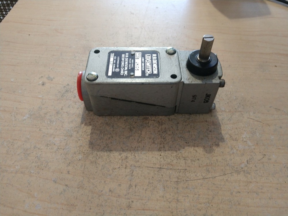 NEW RB DENISON C2B JK05 LEVER TYPE LIMIT SWITCH