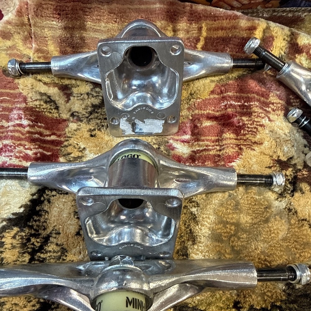 Mini-Logo Skateboard Trucks Lot.