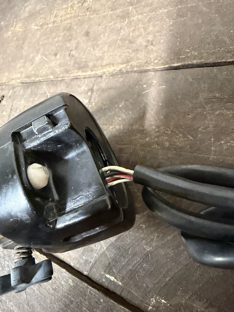 2013 Harley Dyna Switchback Right Hand Control Switch Pack 72948-12 Rare
