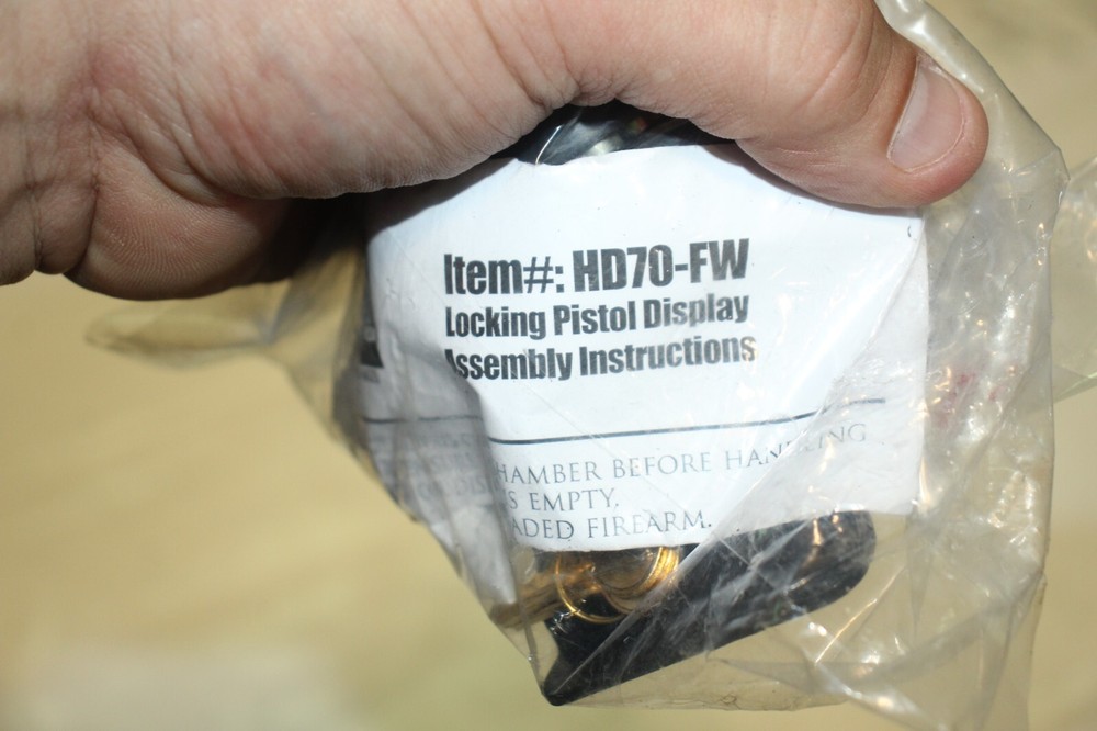 Hold Up Displays Locking Pistol Display HD70-FW