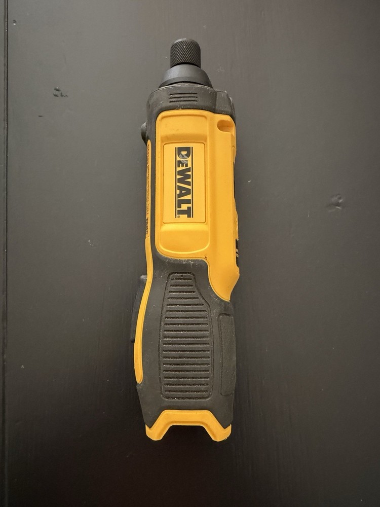 DEWALT DCF682 8V MAX Screwdriver + Battery & Charger