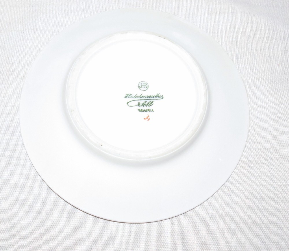Hutschenreuther pattern HUT455 Eight-piece Place setting: Plates Ramekin Bowl +