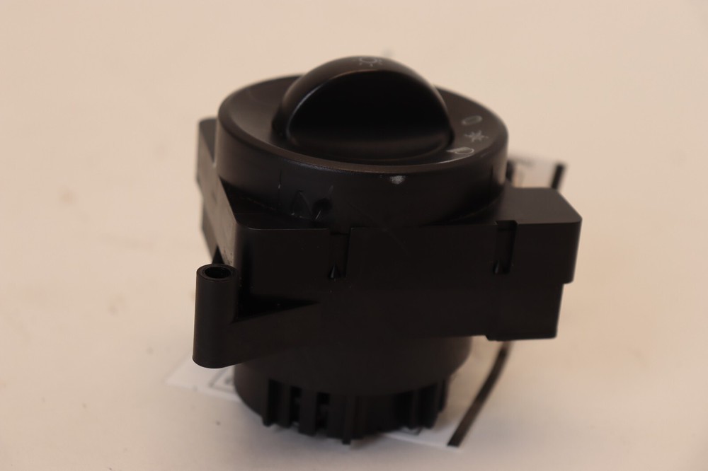 2008-2017 FREIGHTLINER CASCADIA 125 DASHBOARD HEADLIGHT CONTROL SWITCH OEM