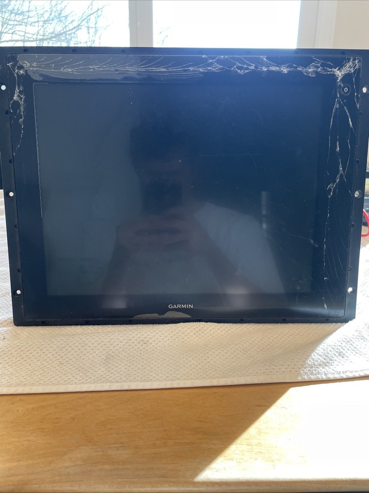 Garmin GPSMAP 8215 Touchscreen Chart Plotter FOR PARTS