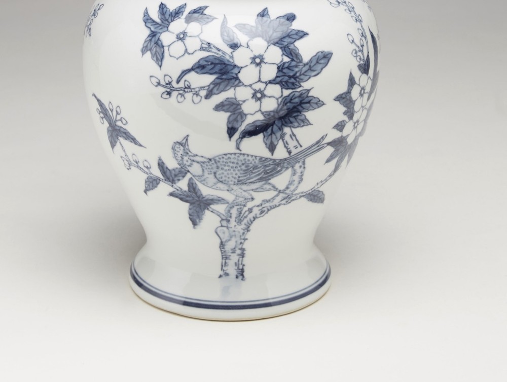 Zeckos AA Importing 59836 Blue And White Ginger Jar With Lid