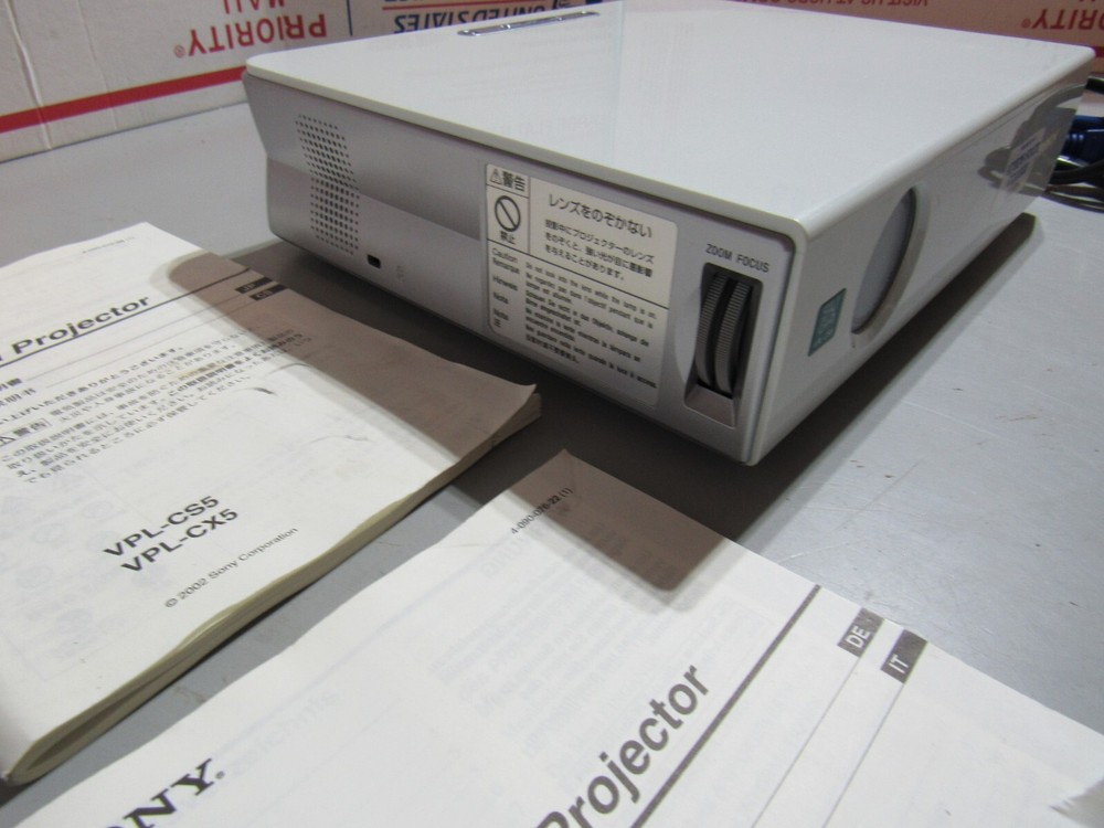 SONY VPL-CS5 SVGA LCD Data Projector