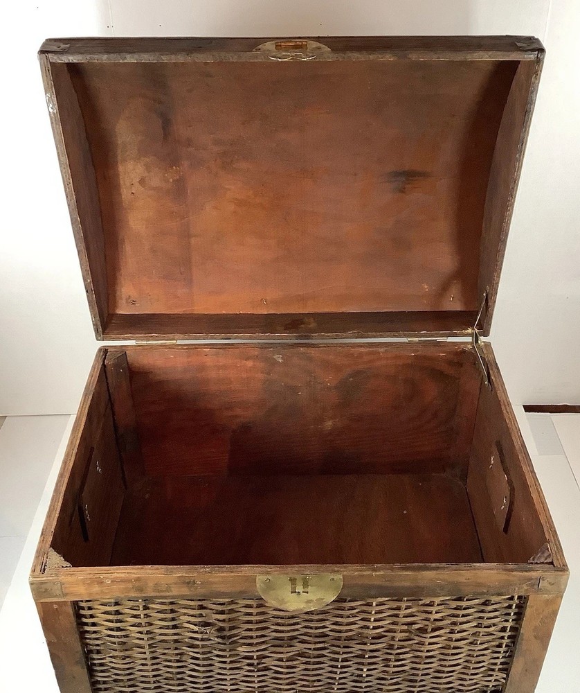 Vintage Wicker Camelback Trunk Large 19x14x14 Decorative Functional Unusual