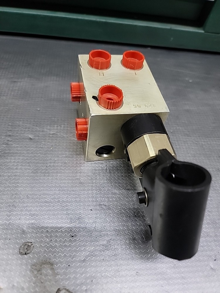 Parker Oildyne Hand Pump Assy 4way 2s