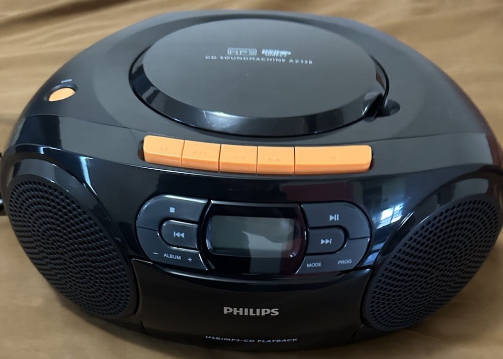 Philips CD Soundmachine Model AZ328 With Dynamic Bass Boost