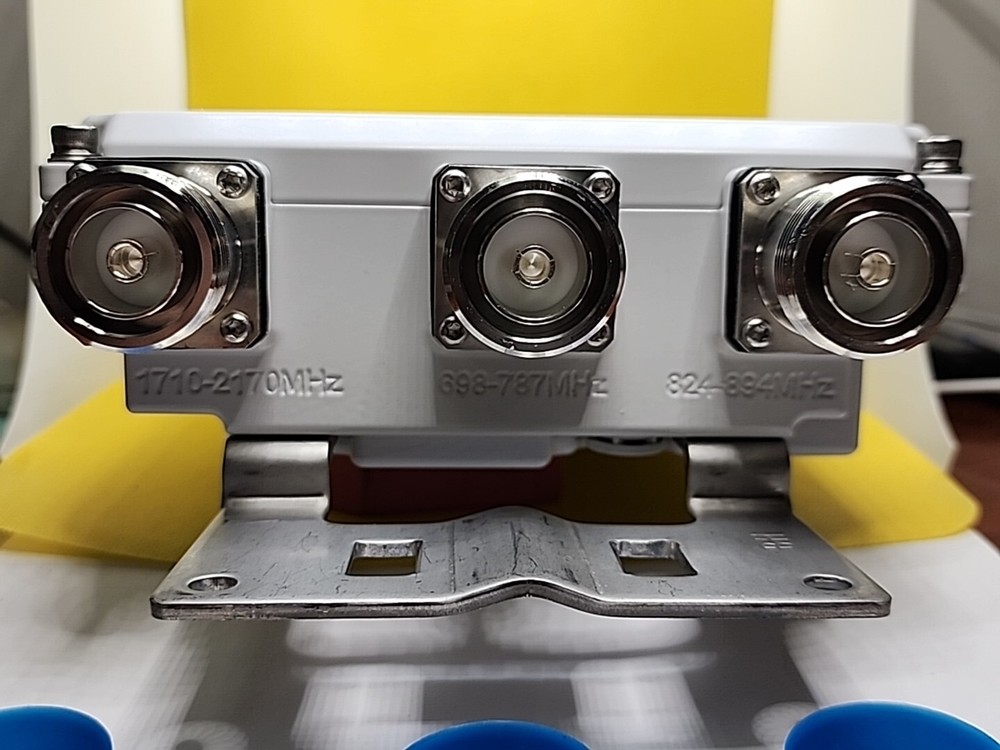 NEW! COMMSCOPE CBC7821-DF TRIPLEXER 700-750/850/AWS DCpass [2WS1]