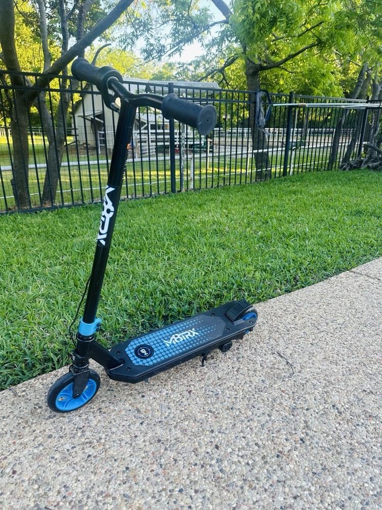 M8TRIX M8TRIX Adjustable Height Kick Scooter Black & Blue, Lightweight, Foldable