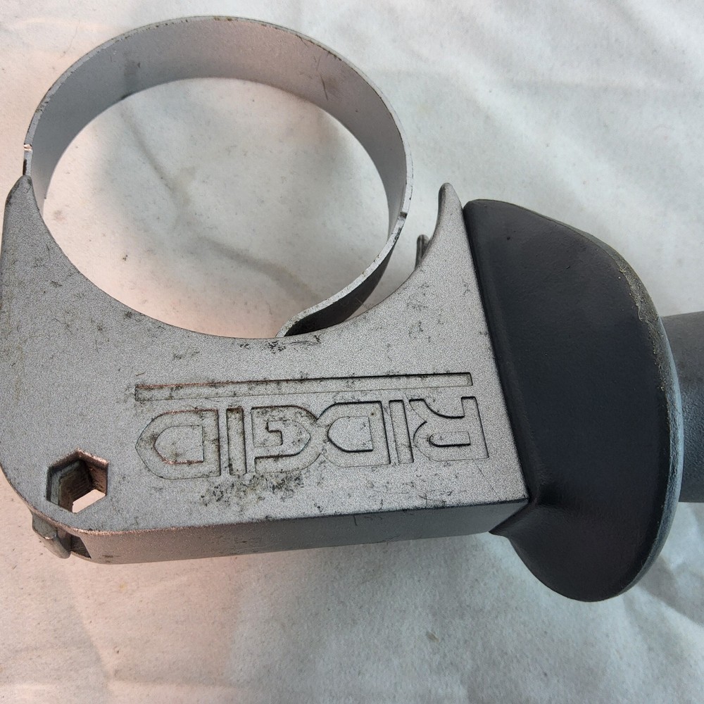 Ridgid 2.5" Pipe Wrench Pipe Holder