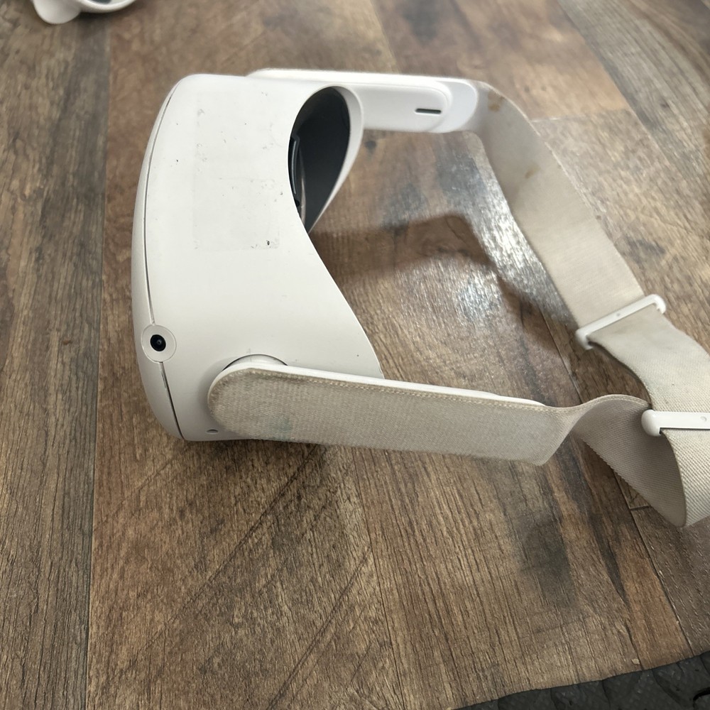 Meta Quest 2 - Headset Only - Unknown Storage - See Photos & Description