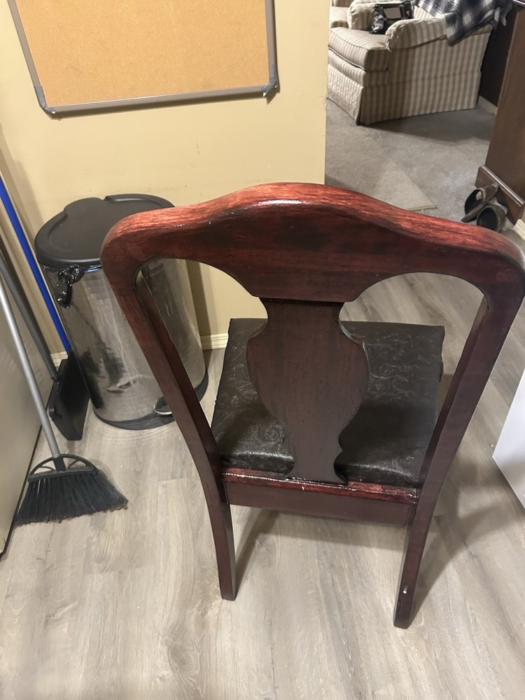 Table Chairs And Extra Leaf Cherry Wood.