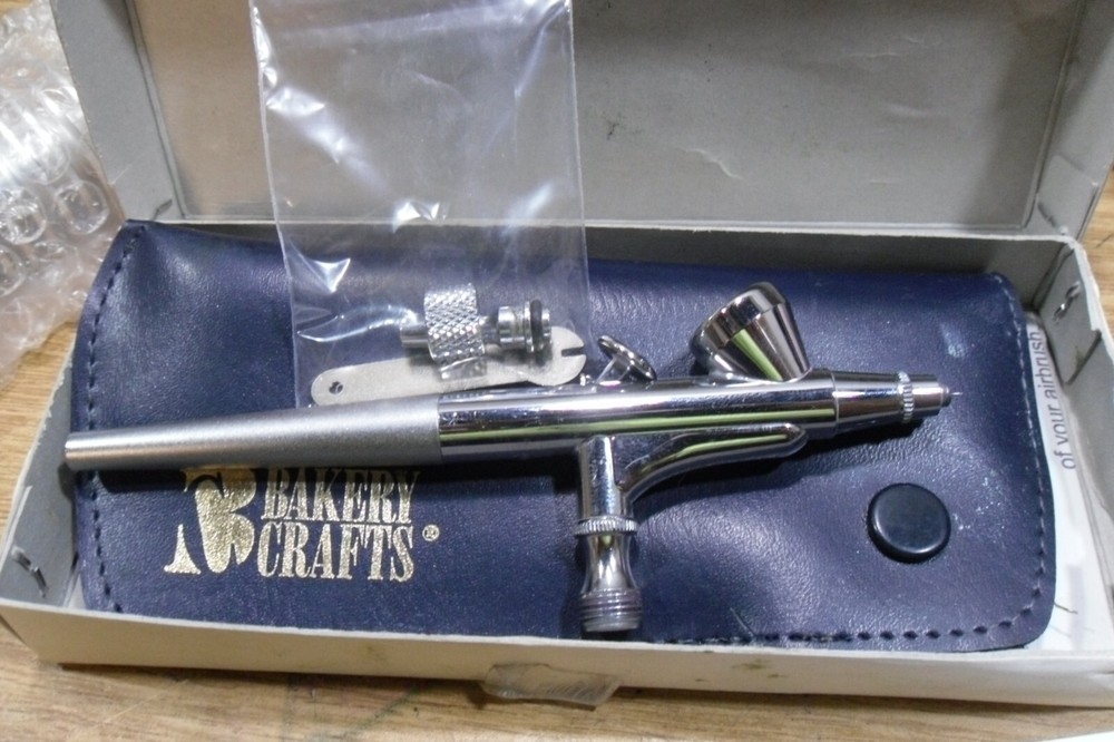 Bakery Crafts Mini Compressor AB-C4 & 4 Airbrushes & Parts Bundle